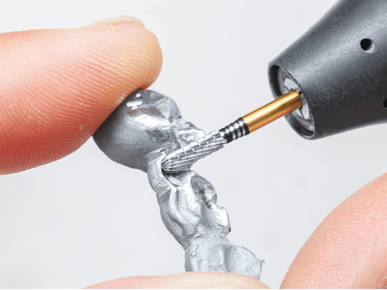SHAX Cutters. Unique toothing, unique bite. von Komet Dental | Gebr. Brasseler GmbH & Co. KG