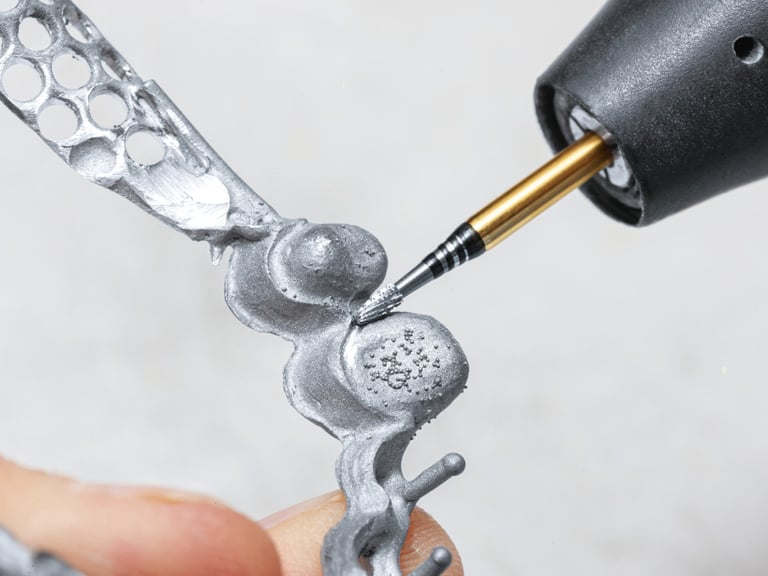 SHAX Cutters. Unique toothing, unique bite. von Komet Dental | Gebr. Brasseler GmbH & Co. KG – Bild 4